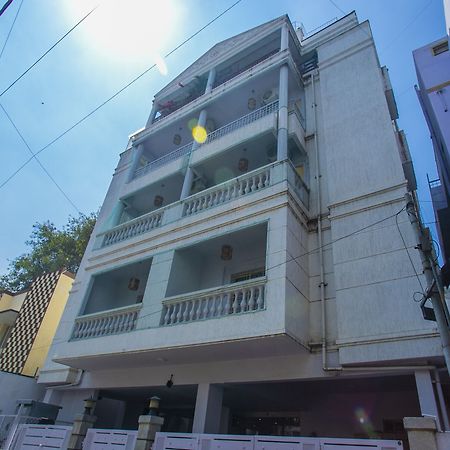 Oyo 23360 White Bricks Inn Bangalore Exteriör bild