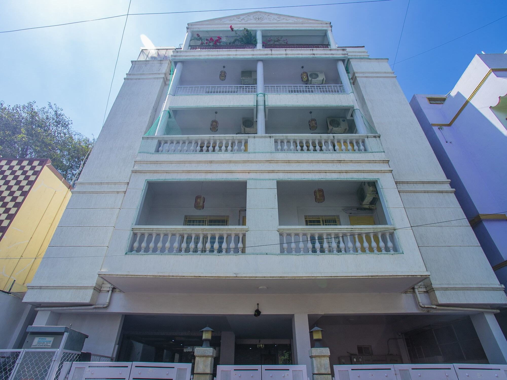 Oyo 23360 White Bricks Inn Bangalore Exteriör bild