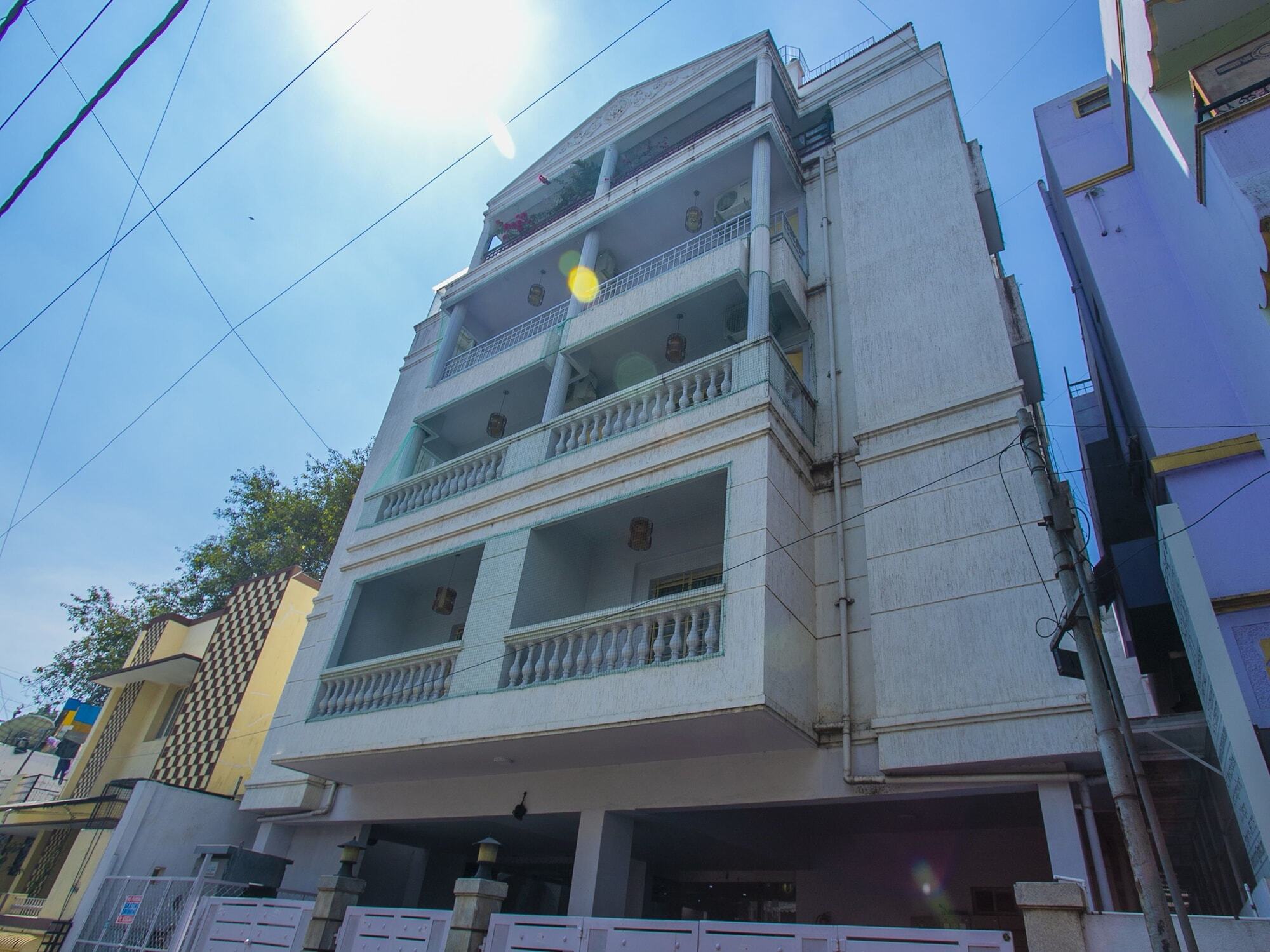 Oyo 23360 White Bricks Inn Bangalore Exteriör bild
