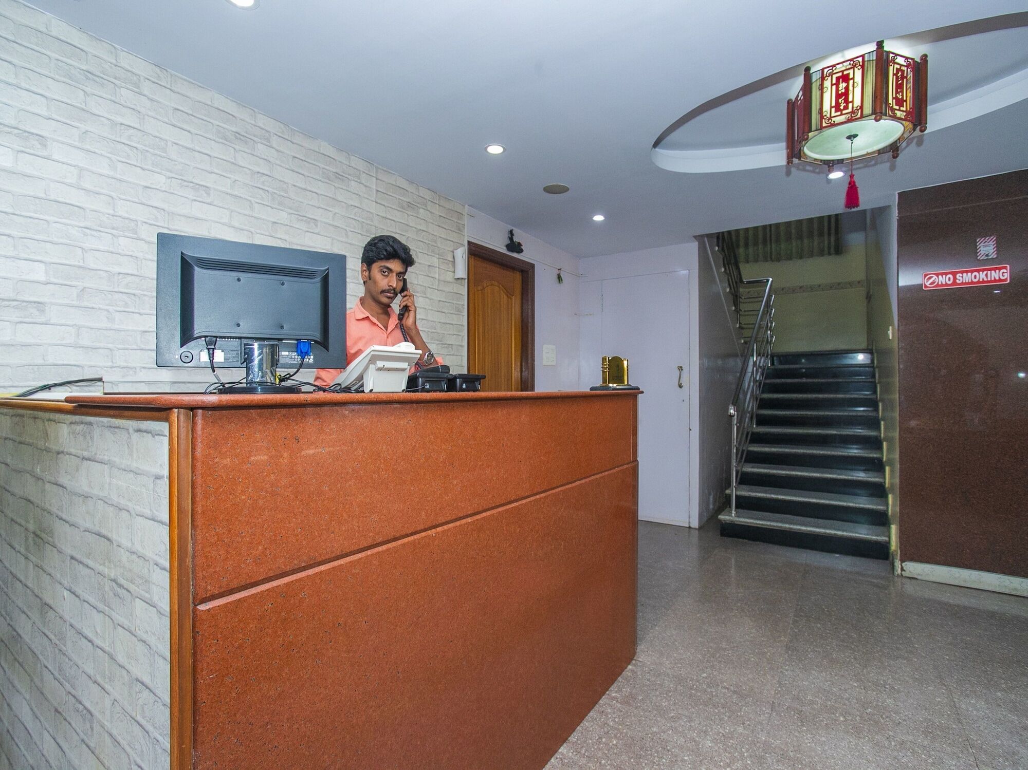 Oyo 23360 White Bricks Inn Bangalore Exteriör bild